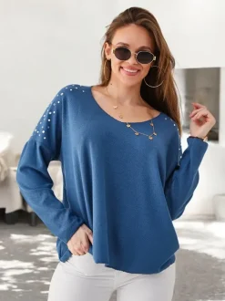 Royalfashion Wiskozowy cienki damski sweterek z cyrkoniami na ramionach