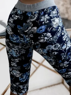 Royalfashion Wzorzyste spodenki damskie 3/4 w kolorze granatowo- niebieskim