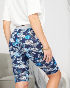 Royalfashion Wzorzyste spodenki damskie 3/4 w kolorze granatowo- niebieskim