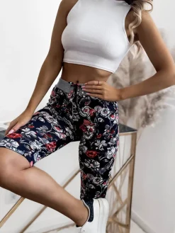 Royalfashion Wzorzyste spodenki damskie 3/4 w kolorze granatowo- czerwonym