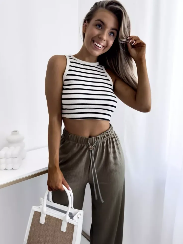 Royalfashion Zielone damskie szerokie spodnie prążkowane