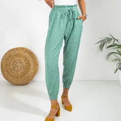 Royalfashion Zielone damskie spodnie materiałowe w groszki PLUS SIZE