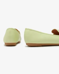 Royalfashion Zielone eko-skórzane damskie mokasyny z ozdobą Wiwet