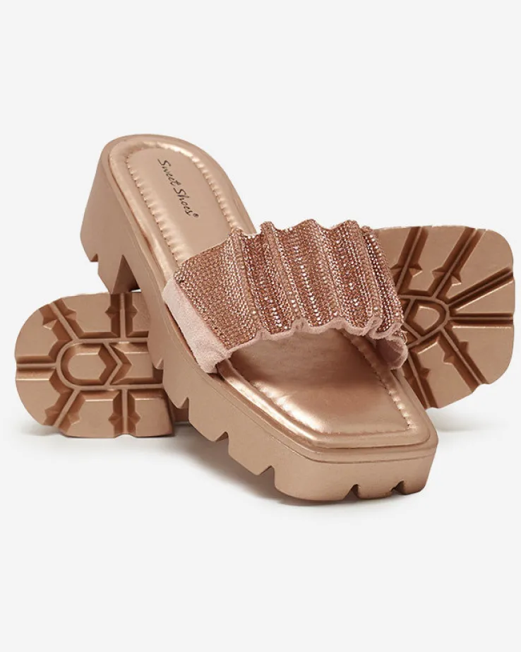 Royalfashion Złote klapki damskie z cyrkoniami Emkoy