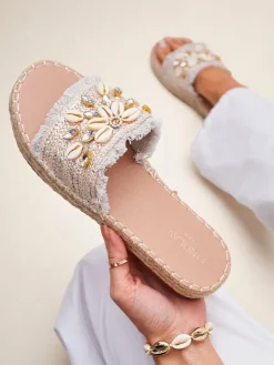 Sandały damskie Perseida Royalfashion srebrne z muszelkami na płaskiej podeszwie