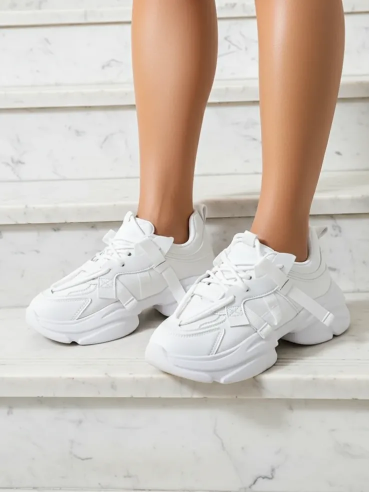 Sneakers od Giulia Bella z platformą w kolorze białym