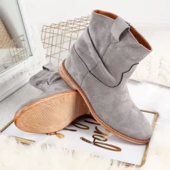 Szare kowbojki na koturnie Bertold - Obuwie