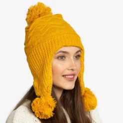 Żółta damska ocieplana czapka z pomponami - Akcesoria