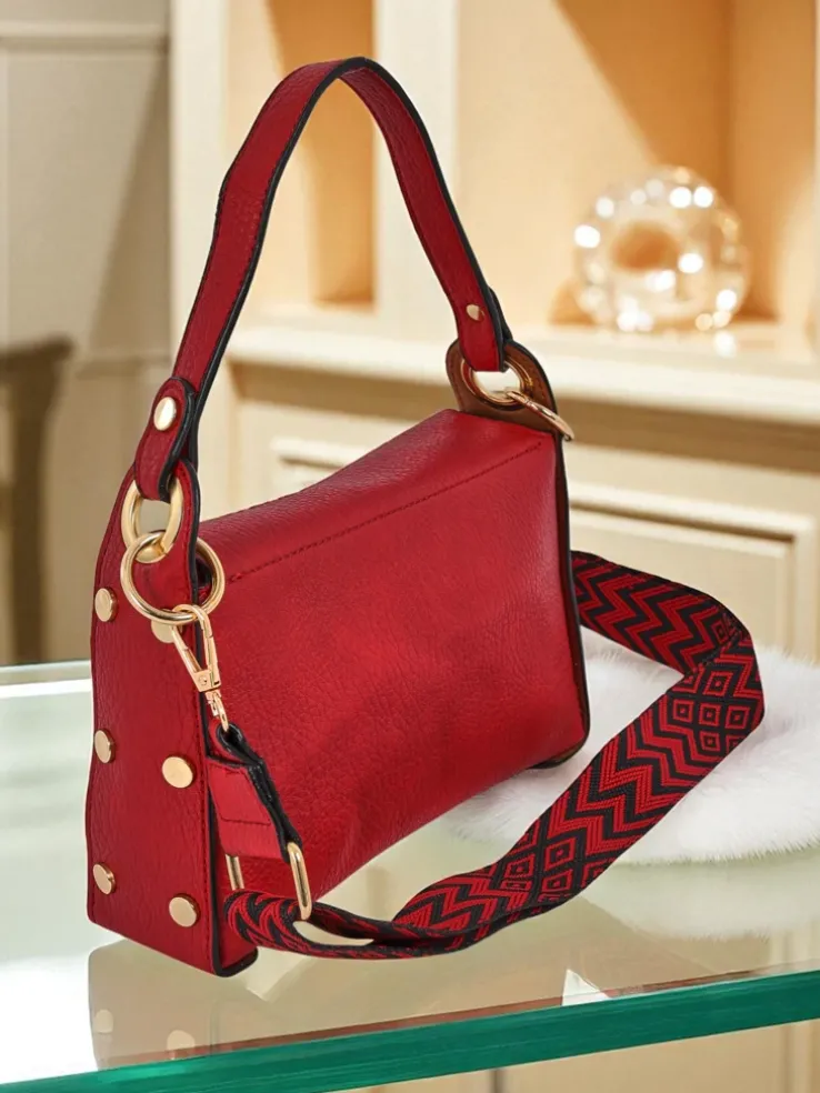 Torebka damska Ariadna Rosso z ekoskóry z ozdobną pszczółką czerwona