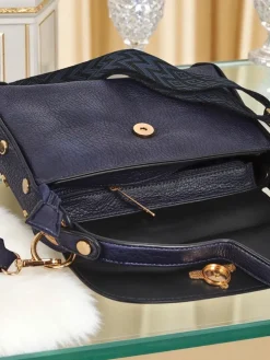 Torebka Damska Melia Cielo – Granatowa Skóra Ekologiczna z Motywem Pszczoły