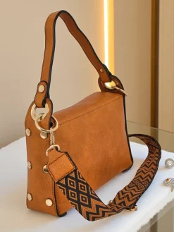 Torebka damska Minerva żółta z ekoskóry, ozdoba złota pszczoła, boho pasek