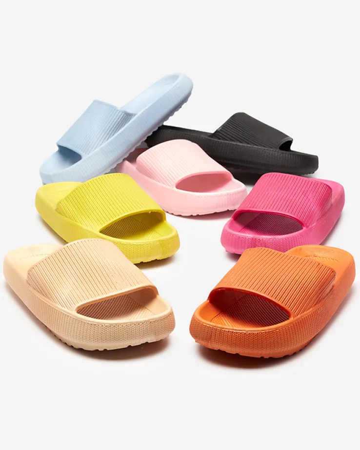 Zielone gumowe klapki z tłoczeniem Torika - Obuwie